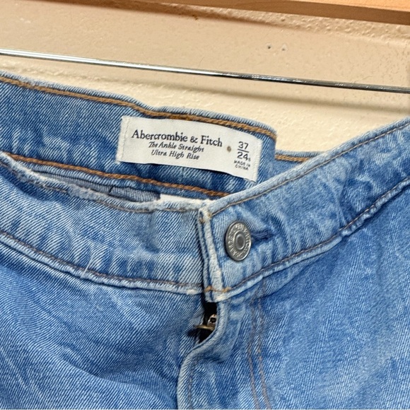 NWT Abercrombie & Fitch Curve Love Ultra High Rise Ankle Straight Jean sz 24R - Picture 5 of 7